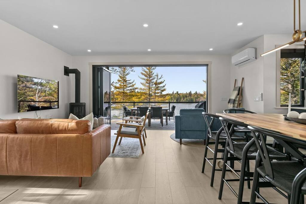 Numinous Cottage Long Lake Oasis Centre Rawdon エクステリア 写真
