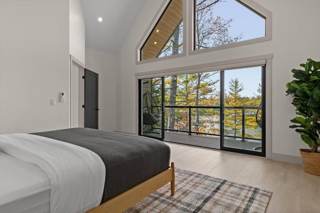 Numinous Cottage Long Lake Oasis Centre Rawdon エクステリア 写真