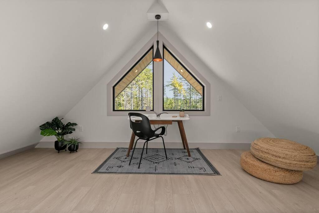 Numinous Cottage Long Lake Oasis Centre Rawdon エクステリア 写真