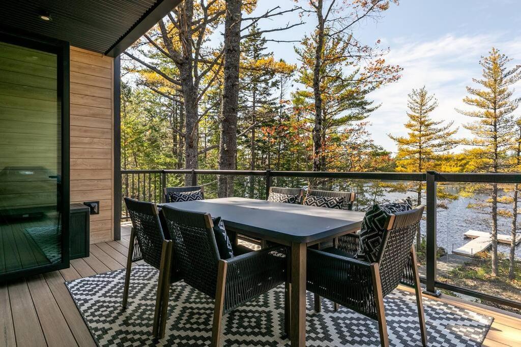 Numinous Cottage Long Lake Oasis Centre Rawdon エクステリア 写真