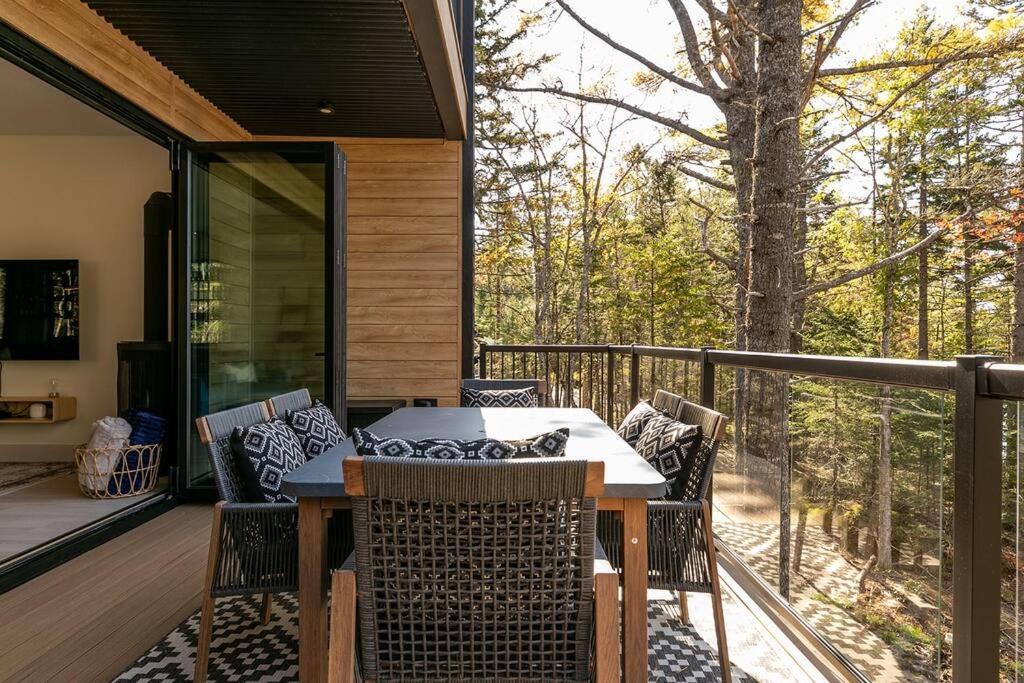 Numinous Cottage Long Lake Oasis Centre Rawdon エクステリア 写真