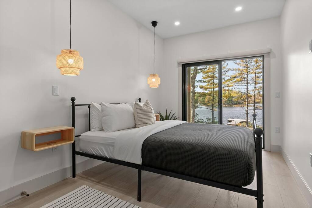 Numinous Cottage Long Lake Oasis Centre Rawdon エクステリア 写真