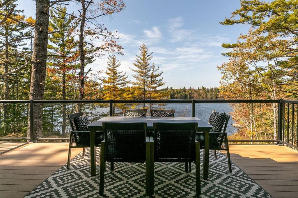 Numinous Cottage Long Lake Oasis Centre Rawdon エクステリア 写真