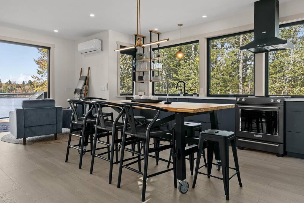 Numinous Cottage Long Lake Oasis Centre Rawdon エクステリア 写真