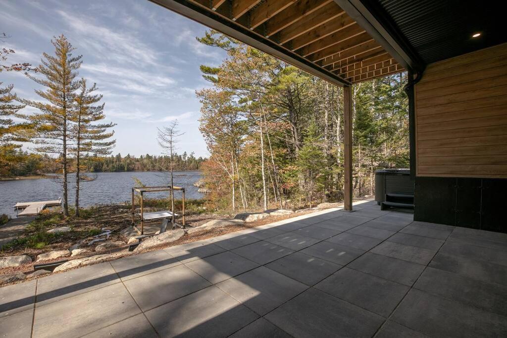 Numinous Cottage Long Lake Oasis Centre Rawdon エクステリア 写真